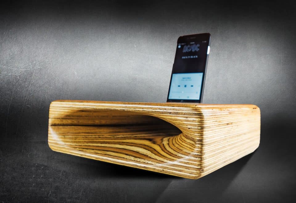 Wooden smartphone speaker